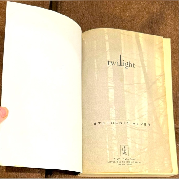 ❤️TWILIGHT❤️FIRST BOOK OF THE SAGA❤️BY STEPHANIE MEYER - Picture 5 of 8
